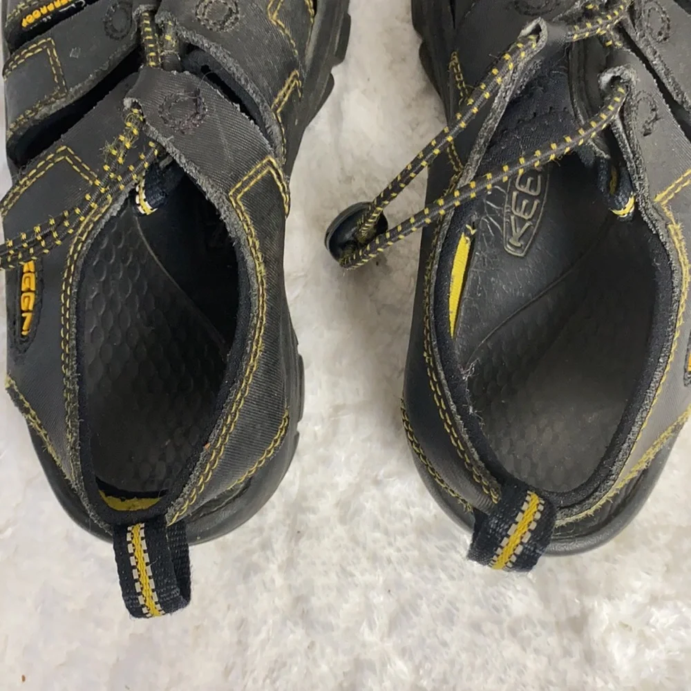 Keen Newport H2 Black Leather Hiking Water Sandals